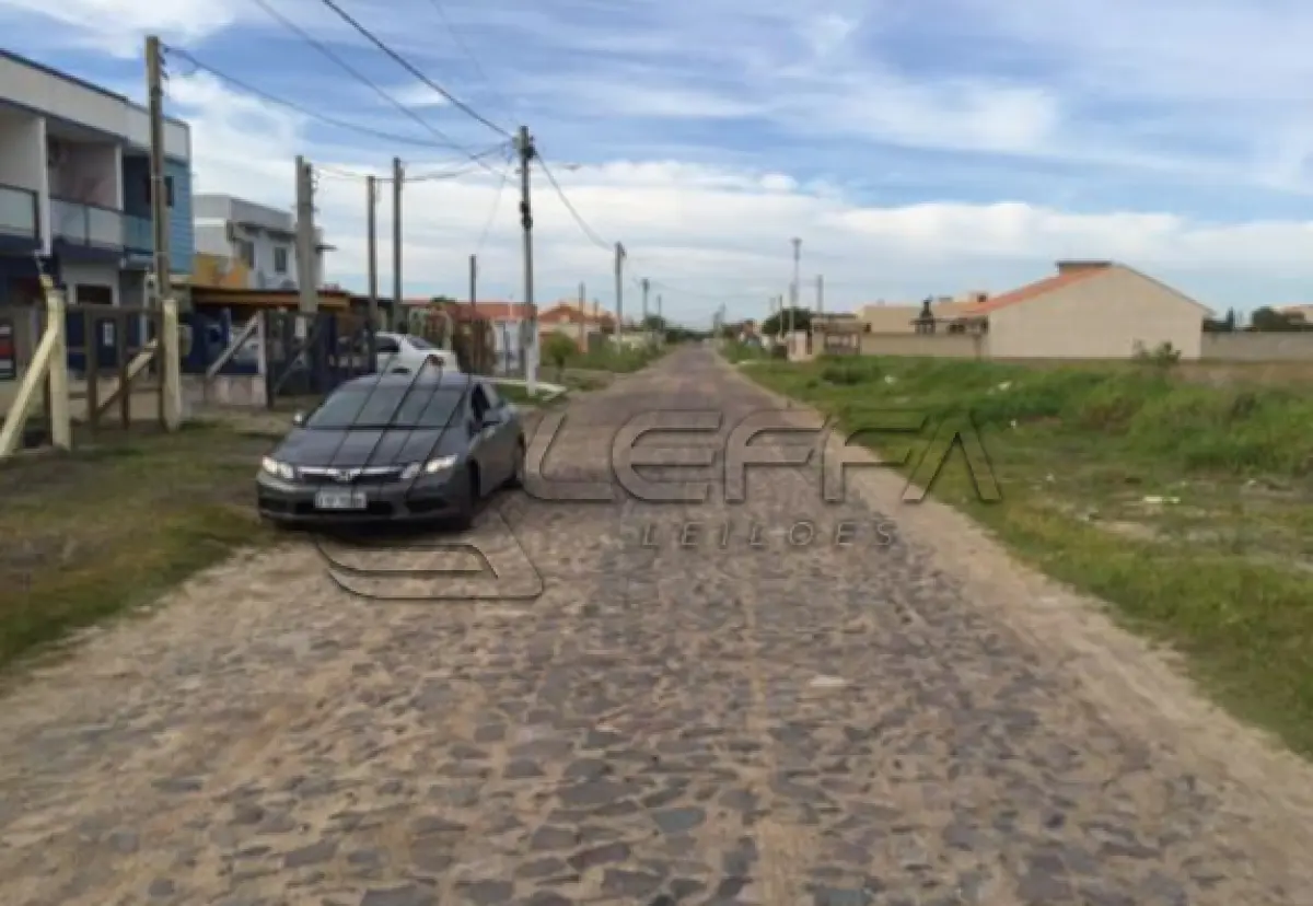 LOTE 004 - CASA NA RUA SOBRADINHO EM IMBÉ/RS