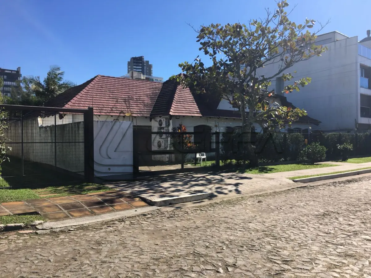 LOTE 001 - TERRENO URBANO COM BENFEITORIAS NA RUA SALDANHA GAMA EM TORRES/RS