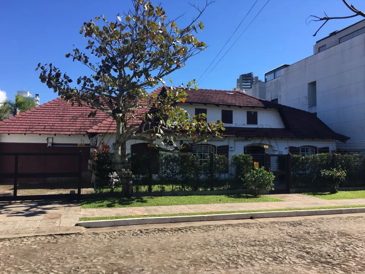 LOTE 001 - TERRENO URBANO COM BENFEITORIAS NA RUA SALDANHA GAMA EM TORRES/RS