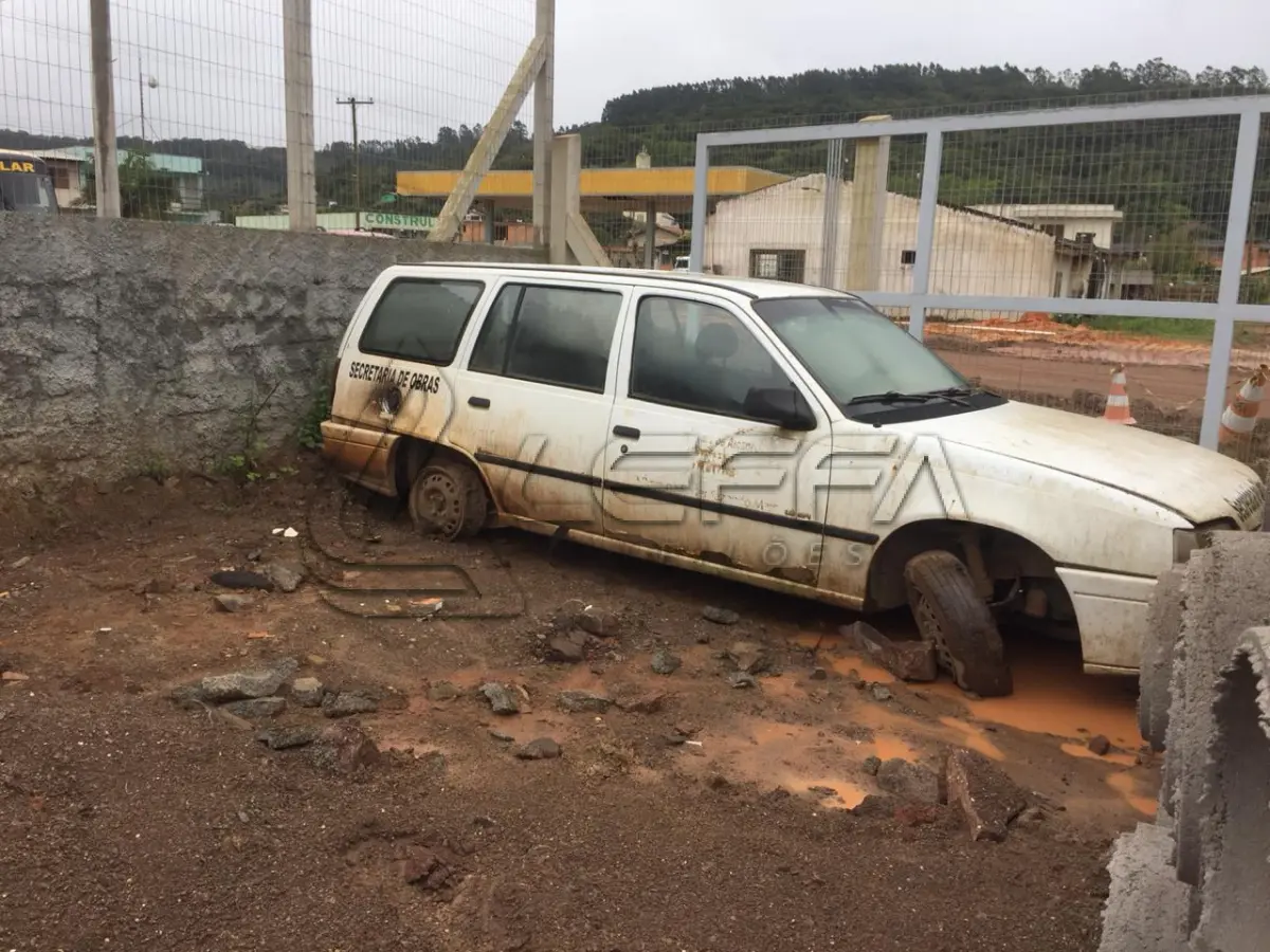 LOTE 005 - VEÍCULO IPANEMA