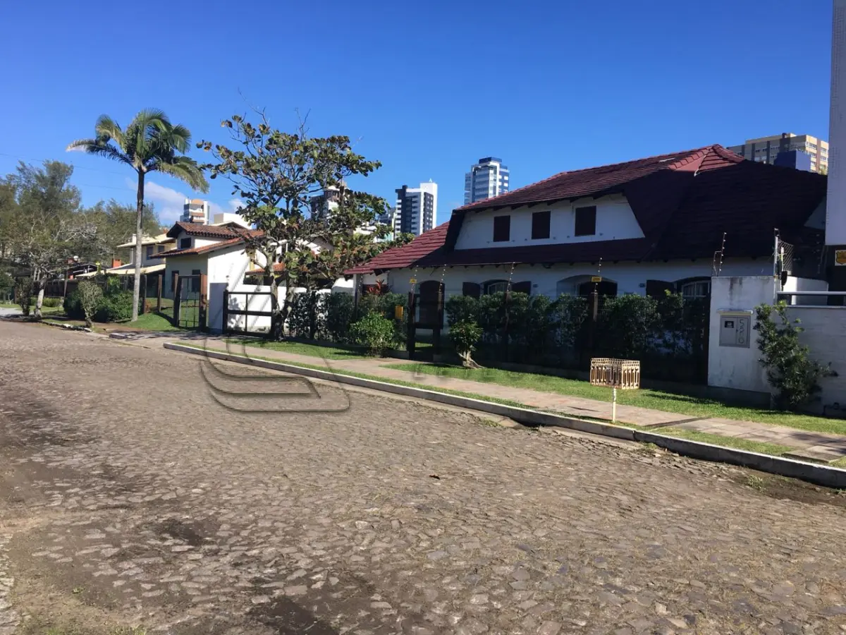 LOTE 001 - TERRENO URBANO COM BENFEITORIAS NA RUA SALDANHA GAMA EM TORRES/RS
