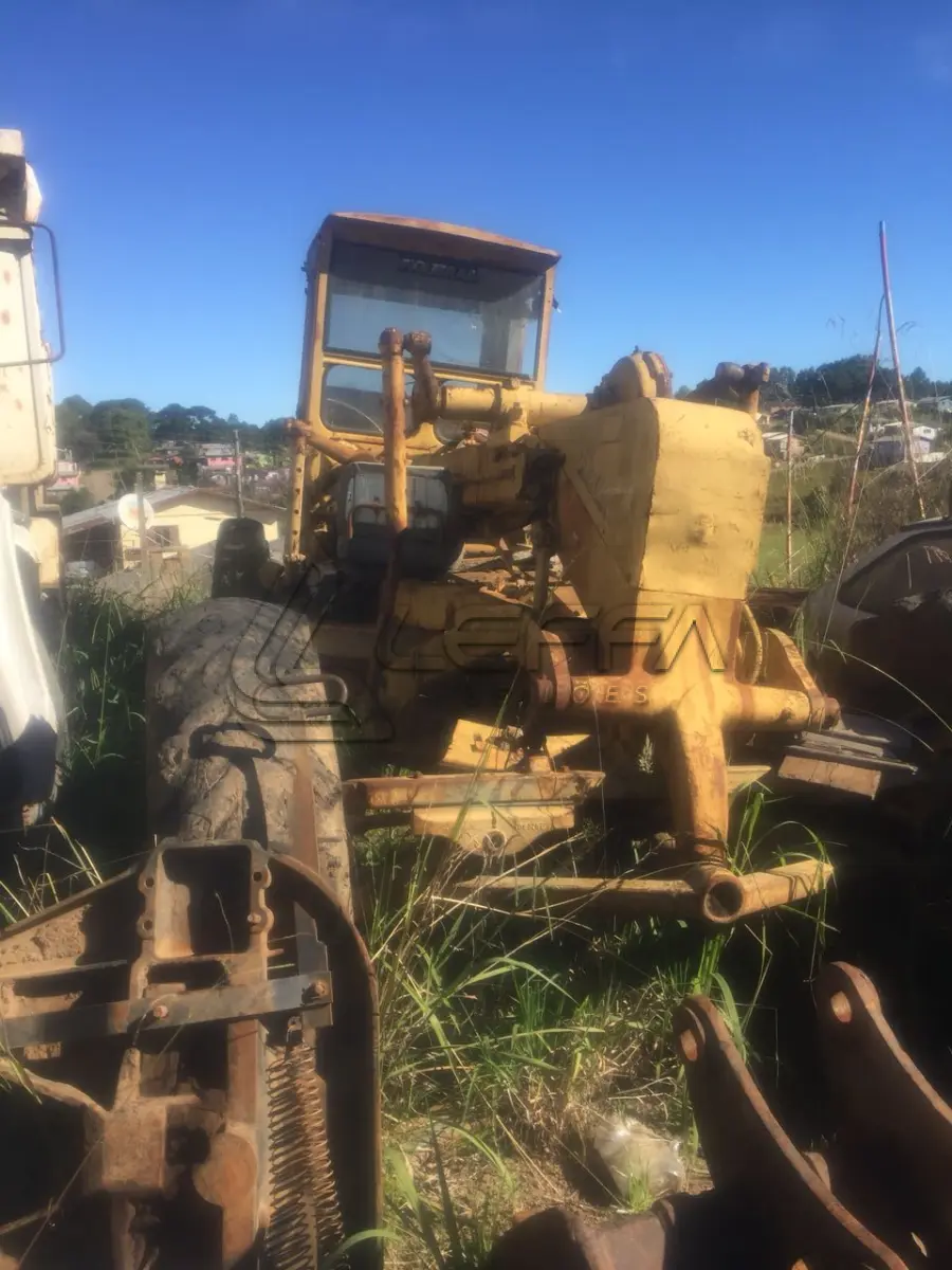 LOTE 004 - MOTONIVELADORA 140B