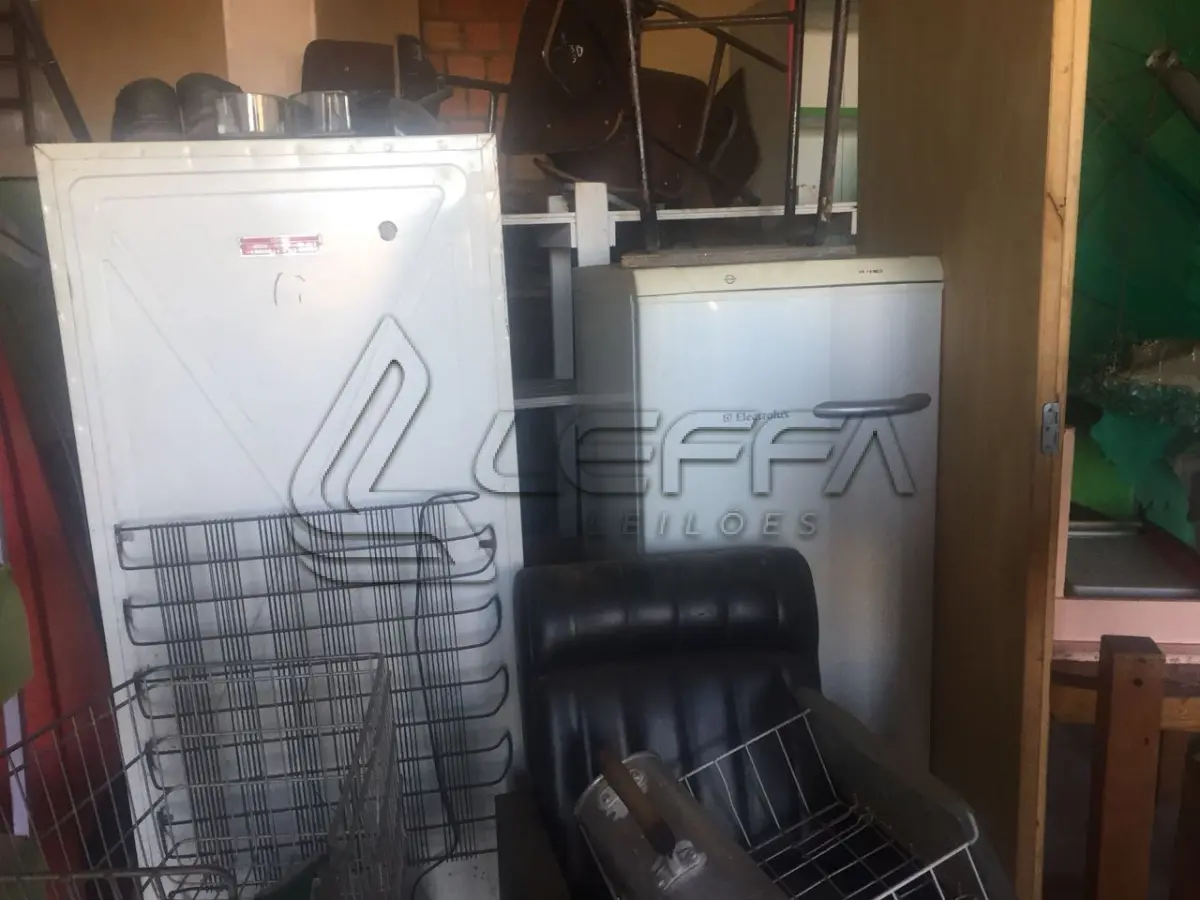 LOTE 010 - SUCATA DE GELADEIRA, FOGÃO E TV