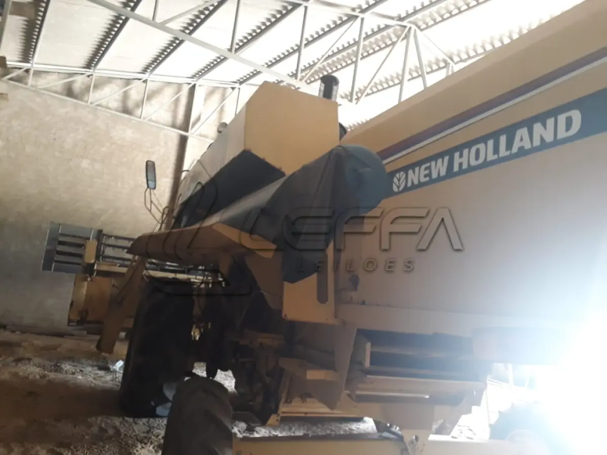 LOTE 015 - Colheitadeira New Holland TC 55
