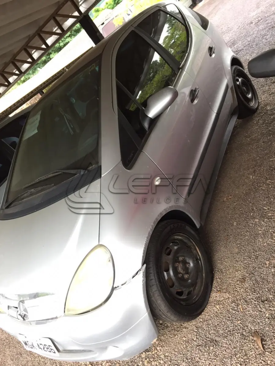 LOTE 003 - Mercedes Classe A160 Ano 2001 Modelo 2002