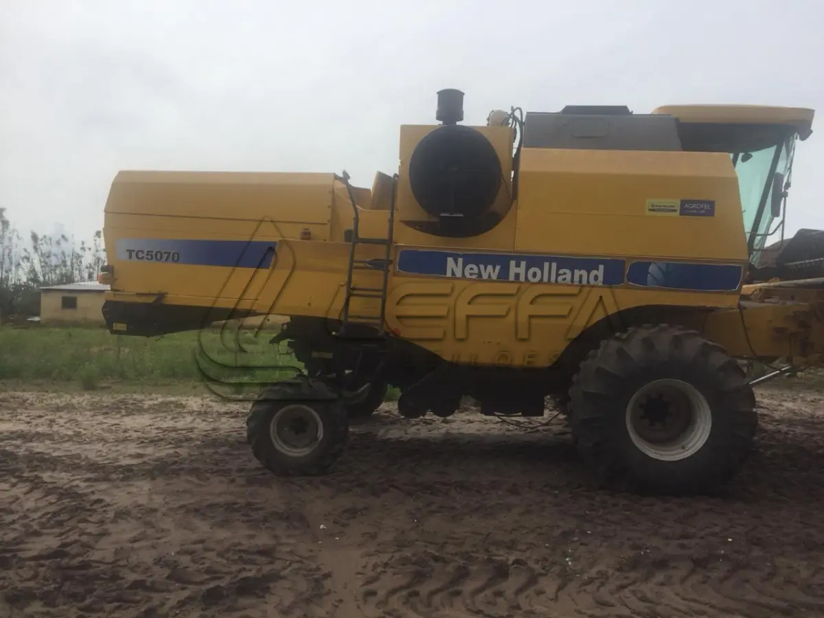 LOTE 004 - COLHEITADEIRA, NEW HOLLAND, MOD TC 5070, ANO 2013