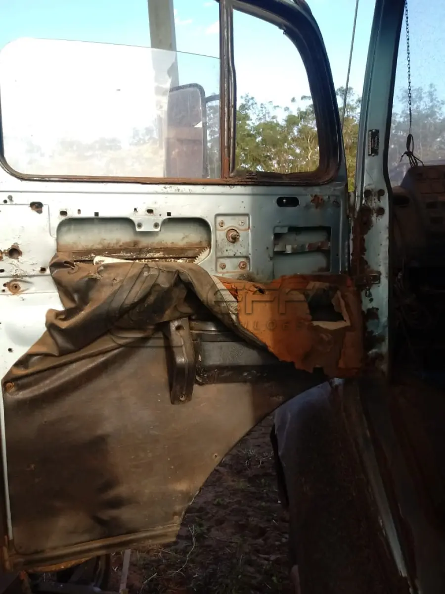 LOTE 006 - CAMINHÃO MERCEDES BENS 1517, ANO 1986
