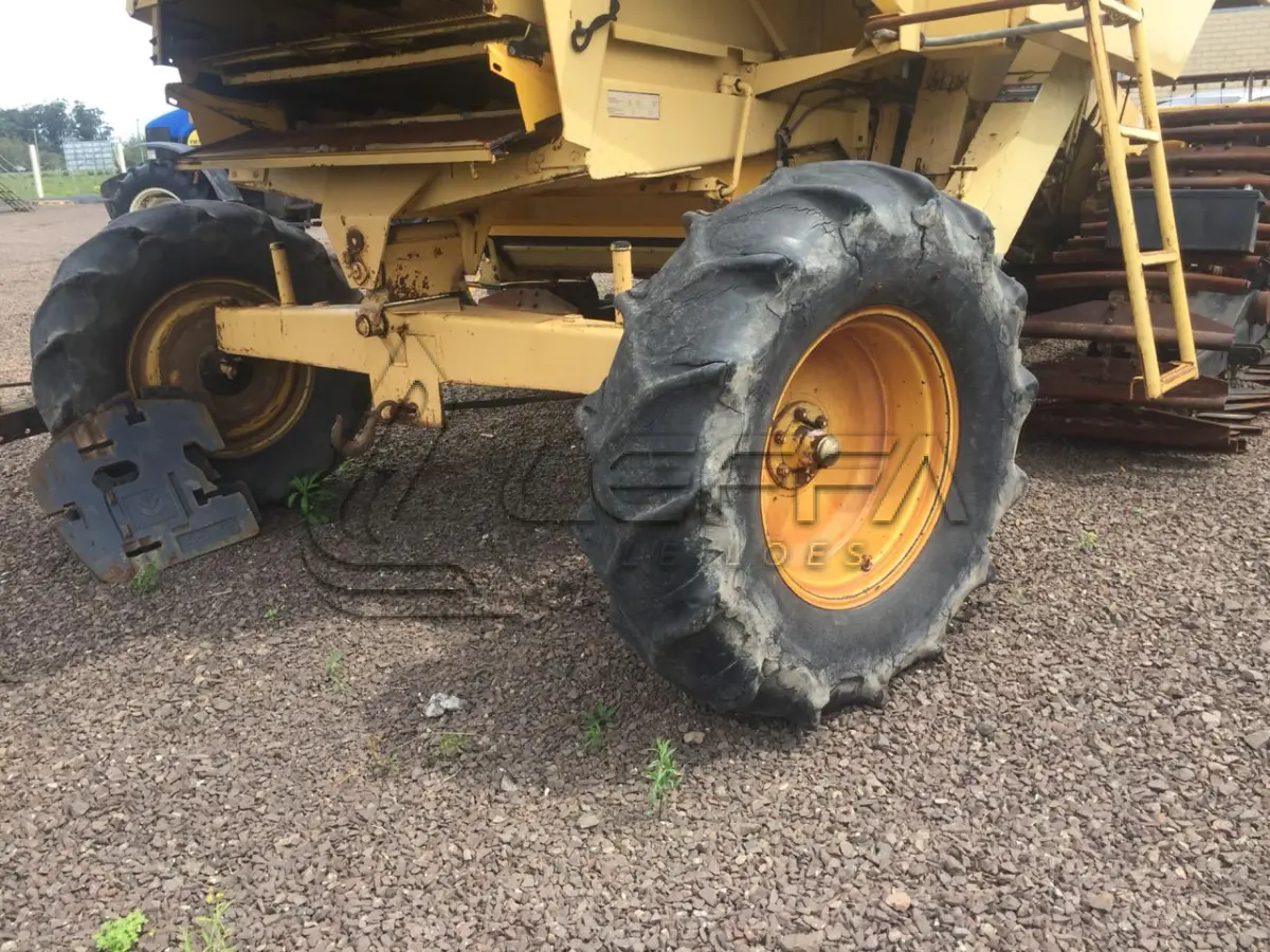 LOTE 003 - COLHEITADEIRA, NEW HOLLAND, ANO E MODELO 1996