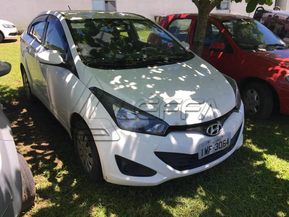 LOTE 004 - Veículo HB20S Hyundai, Ano 2014 Modelo 2015