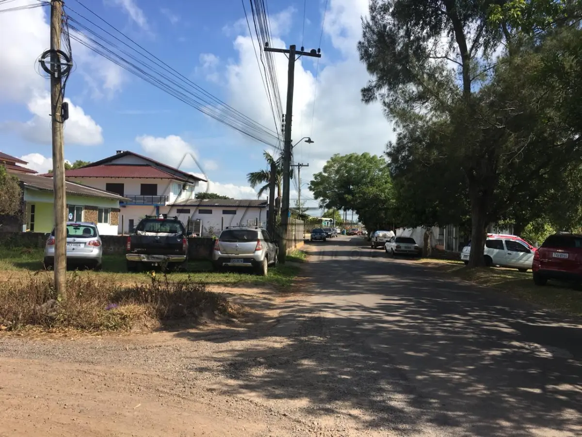 LOTE 001 - Terreno, com benfeitorias, na Rua Salina, em Torres/RS