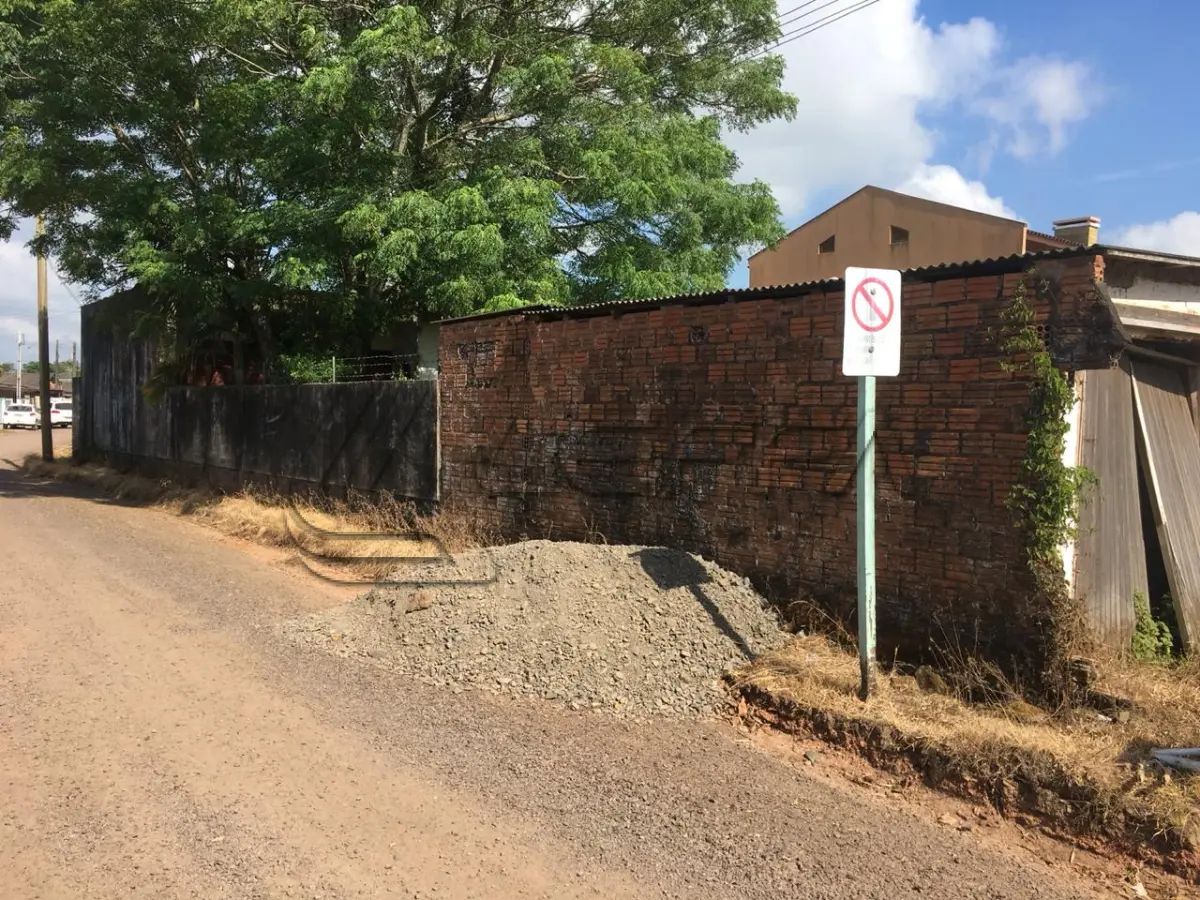 LOTE 001 - Terreno, com benfeitorias, na Rua Salina, em Torres/RS