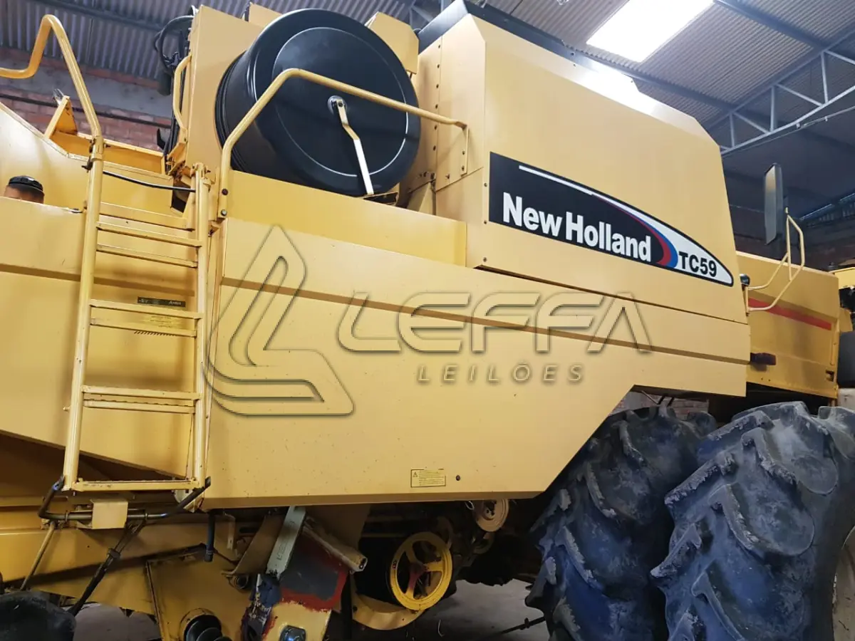 LOTE 016 - Colheitadeira New Holland 59 Ano 2007