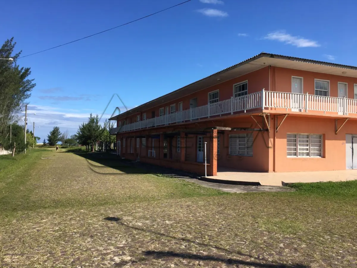 LOTE 004 - UM TERRENO URBANO, COM UM PRÉDIO UTILIZADO COMO HOTEL  EM ARROIO DO SAL/RS