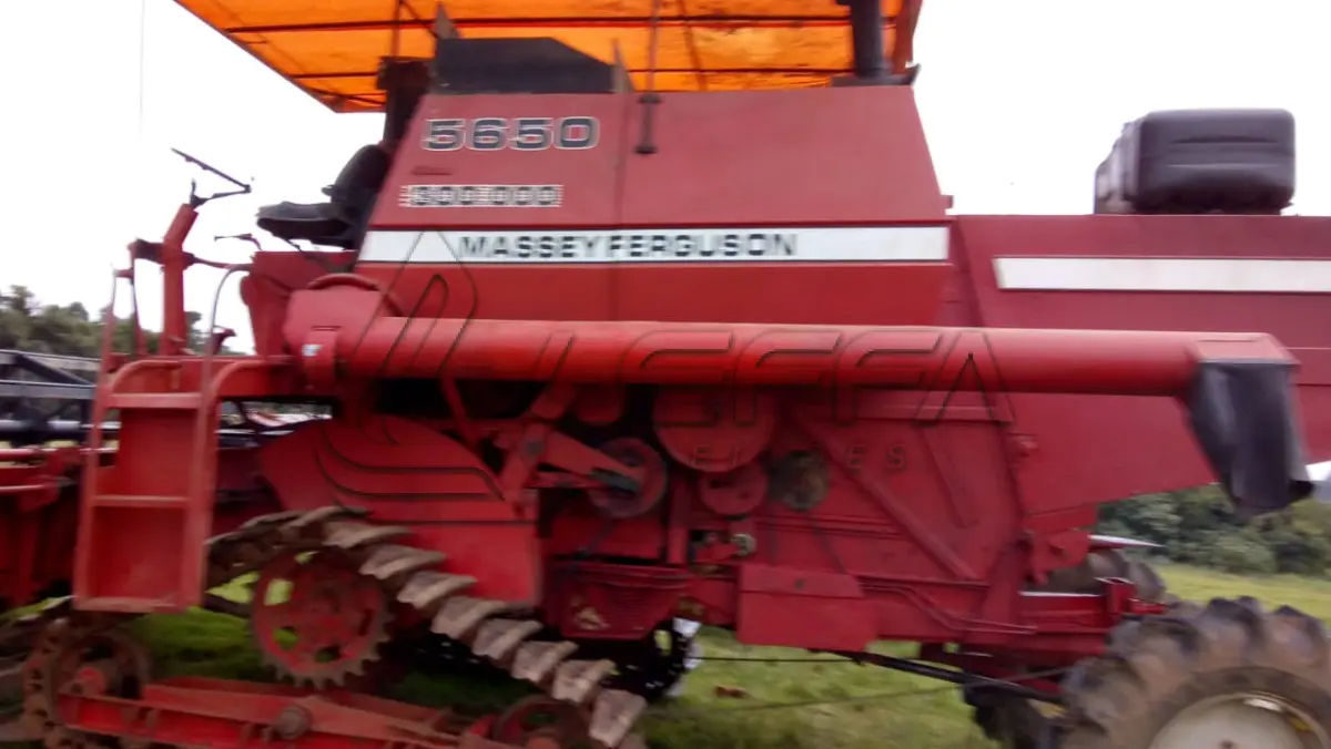 LOTE 018 - Colheitadeira Massey Fergusson 5650 Ano 1998