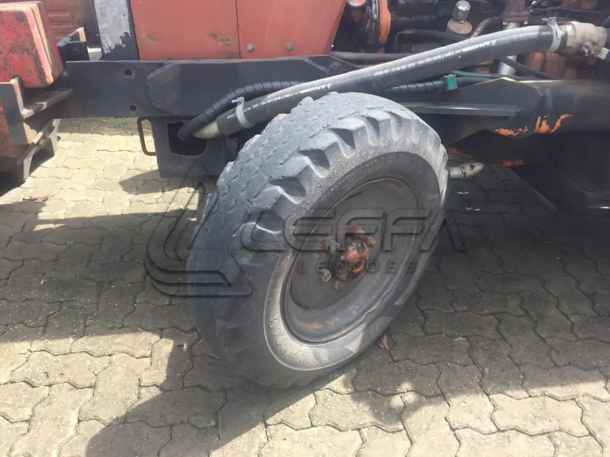 LOTE 006 - TRATOR MF, MASSEY FERGUSON, MODELO MF 65X C/ EMPILHADEIRA