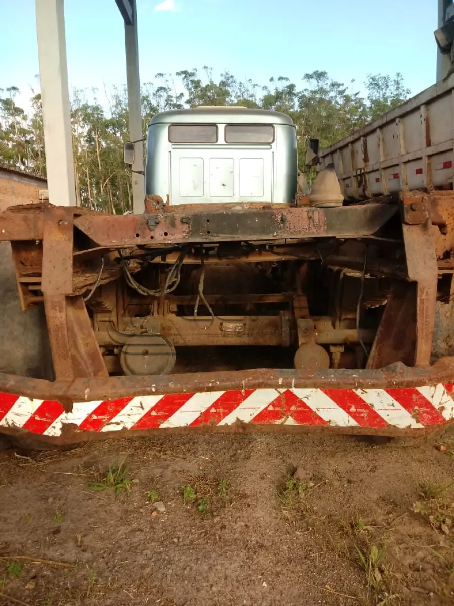 LOTE 006 - CAMINHÃO MERCEDES BENS 1517, ANO 1986