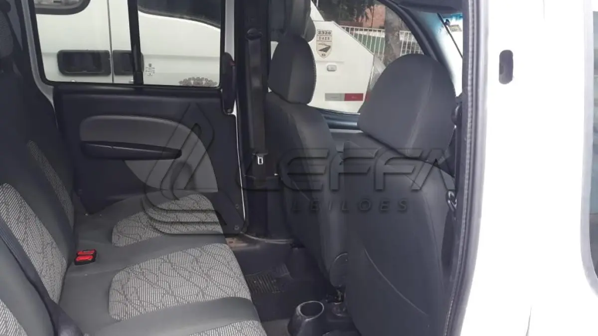 LOTE 003 - VEÍCULO FIAT/DOBLO, ATTRACTIV 1.4, placas IVR-2111, flex, ano e modelo 2014, cor branca