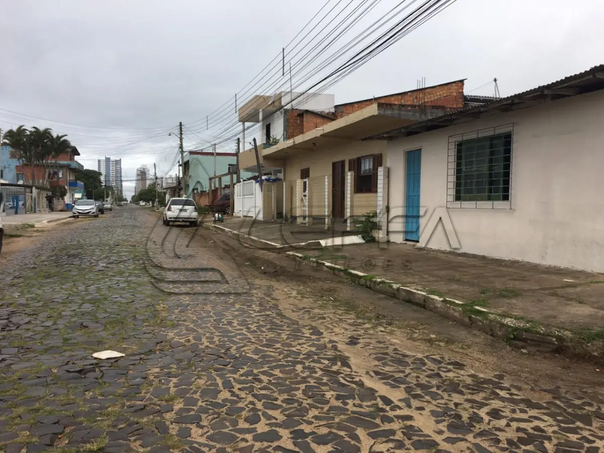 LOTE 001 - Terreno Urbano, com benfeitorias, na Rua Alexandrino de Alencar em Torres/RS