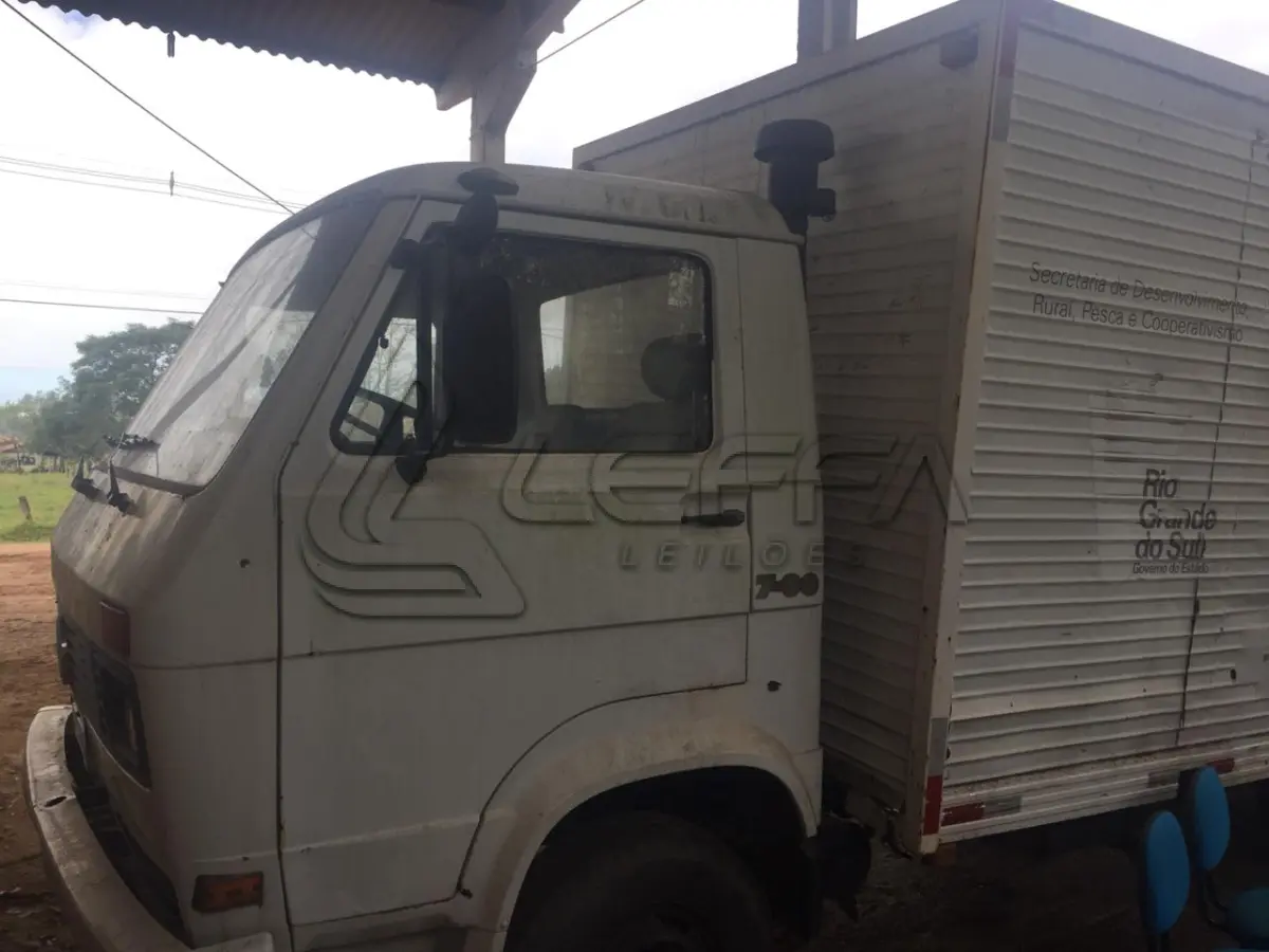 LOTE 001 - CAMINHÃO VW, 7.90 S, placas IIW-6H14, diesel, ano e modelo 1989, cor branca
