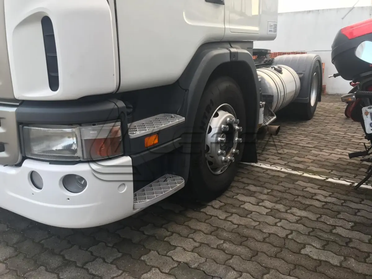 LOTE 002 - Caminhão Scania P360, 4x2, Ano 2012, Placas ISW 3666