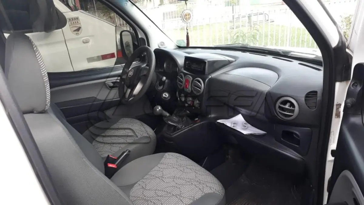 LOTE 003 - VEÍCULO FIAT/DOBLO, ATTRACTIV 1.4, placas IVR-2111, flex, ano e modelo 2014, cor branca