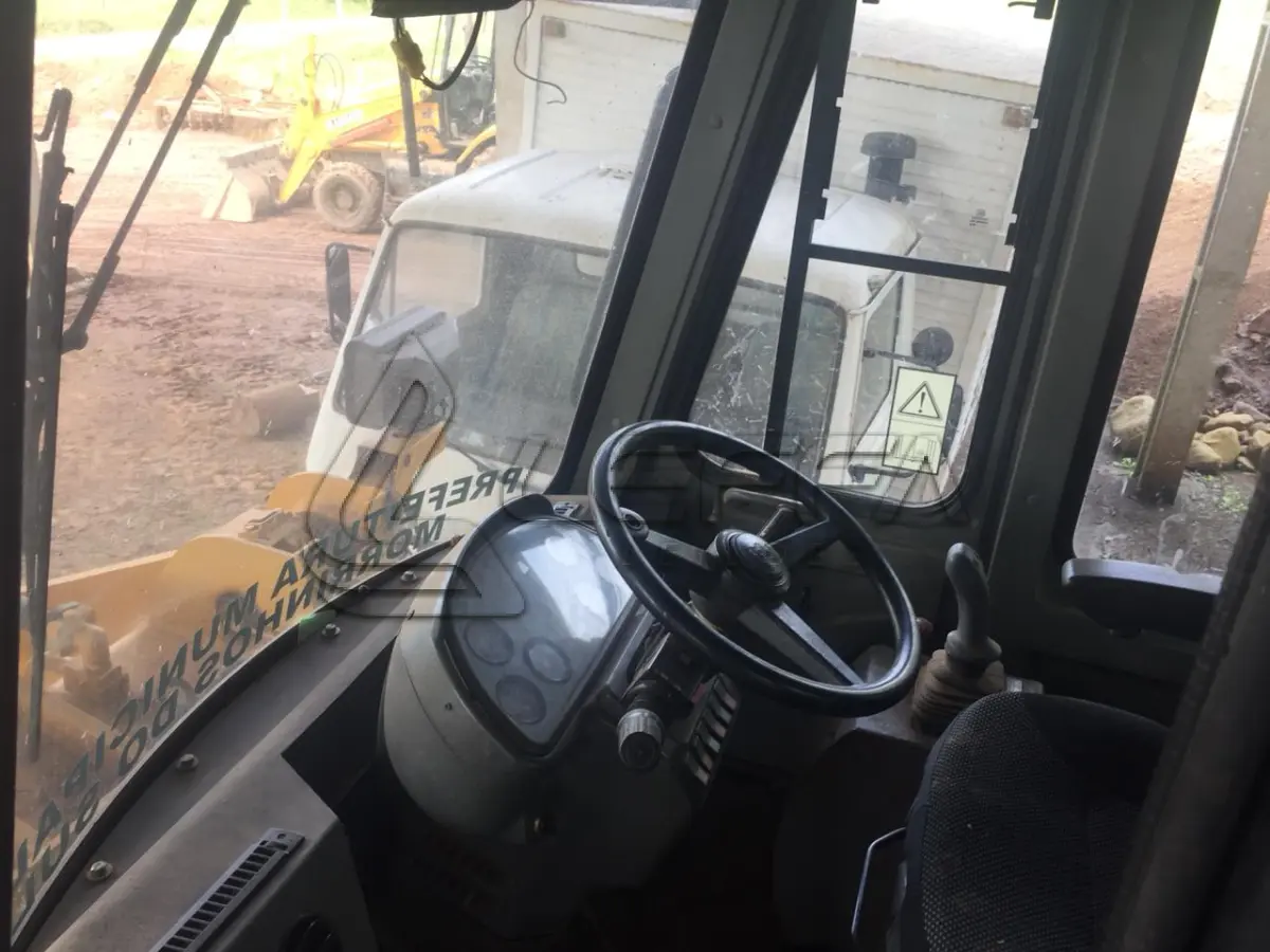 LOTE 007 - PÁ CARREGADEIRA XGMA, MODELO XG958, ano e modelo 2013