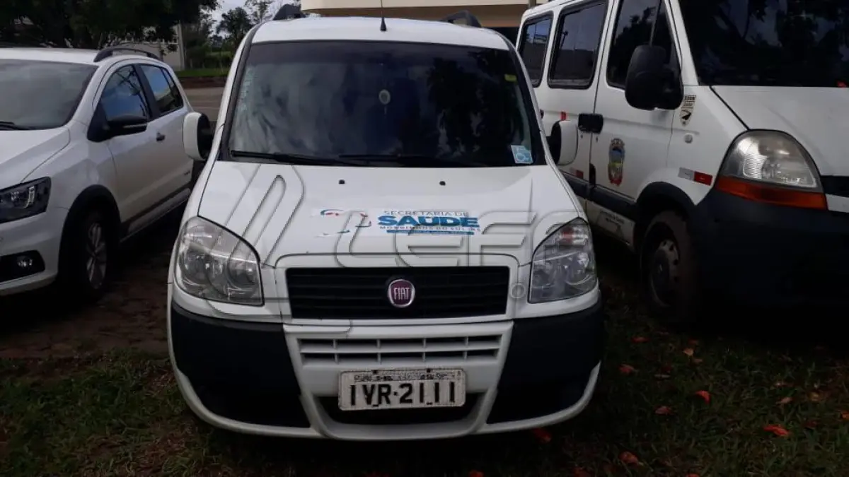 LOTE 003 - VEÍCULO FIAT/DOBLO, ATTRACTIV 1.4, placas IVR-2111, flex, ano e modelo 2014, cor branca