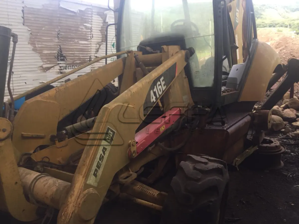 LOTE 009 - RETROESCAVADEIRA CAT, 416 E, placas IQU 2103, diesel, cor amarela, ano e modelo 2010