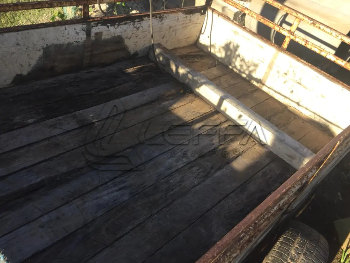 LOTE 009 - SUCATA - REBOQUE