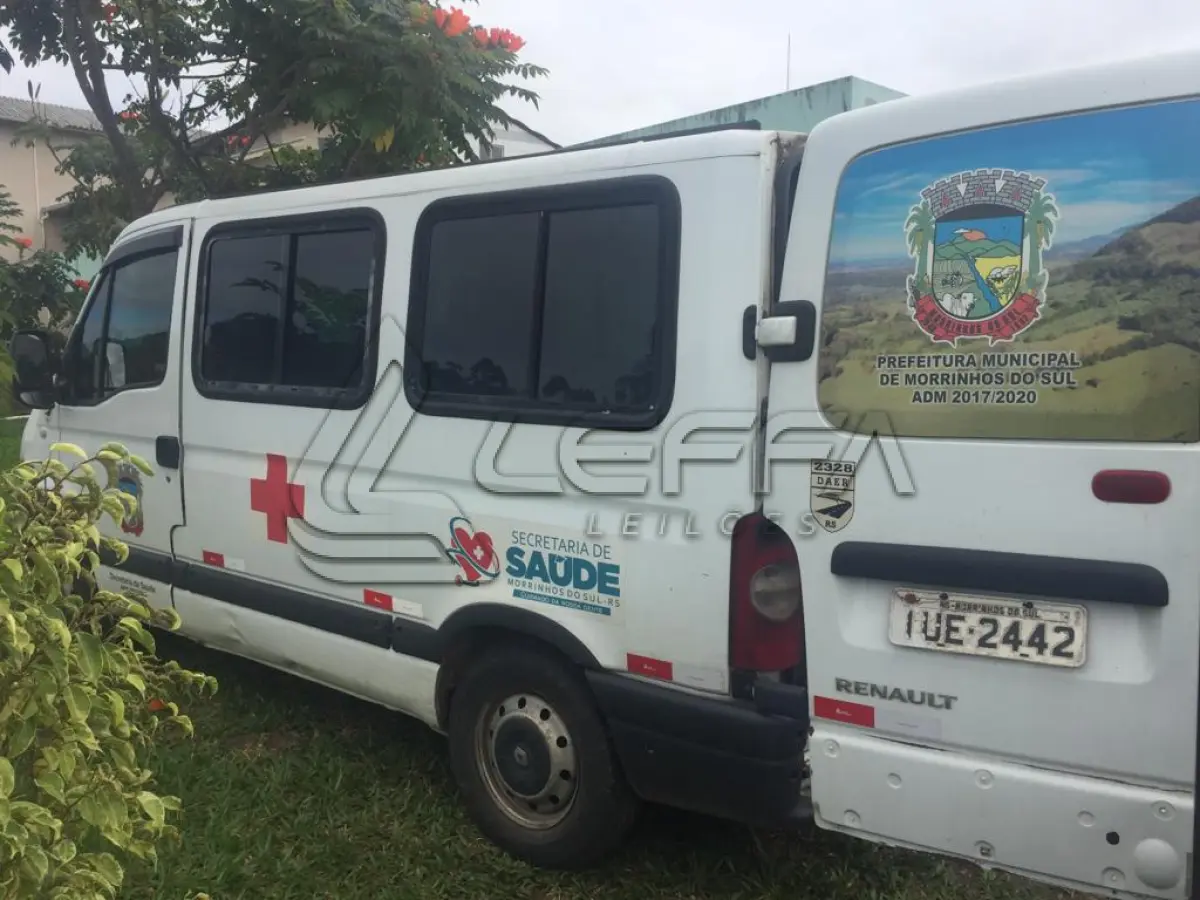 LOTE 005 - MICROONIBUS RENAULT MASTER JAEDI, diesel, cor branca, ano e modelo 2013, placas IUE 2442