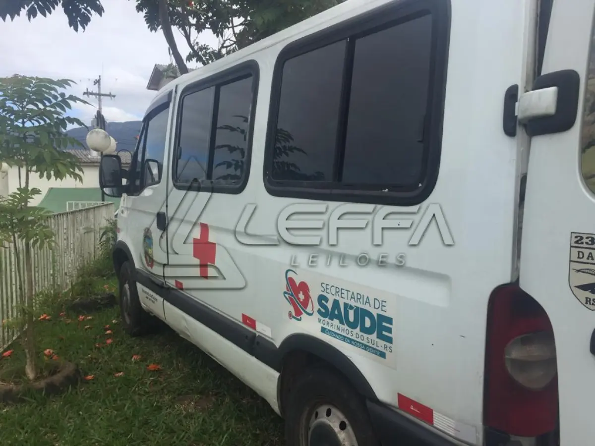 LOTE 005 - MICROONIBUS RENAULT MASTER JAEDI, diesel, cor branca, ano e modelo 2013, placas IUE 2442