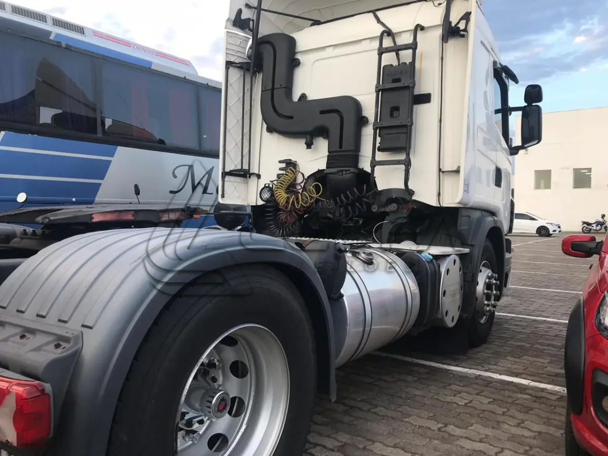 LOTE 002 - Caminhão Scania P360, 4x2, Ano 2012, Placas ISW 3666