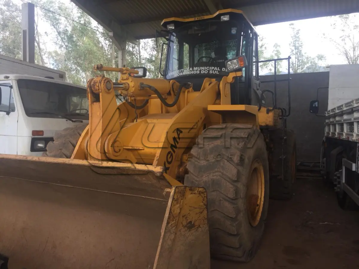 LOTE 007 - PÁ CARREGADEIRA XGMA, MODELO XG958, ano e modelo 2013