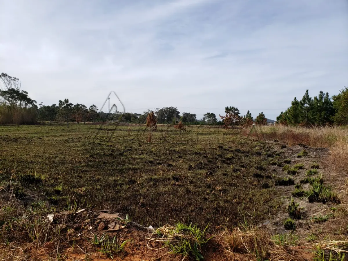 LOTE 001 - UM TERRENO URBANO, na Praia Riviera, lote 27 da quadra 18 em Torres/RS