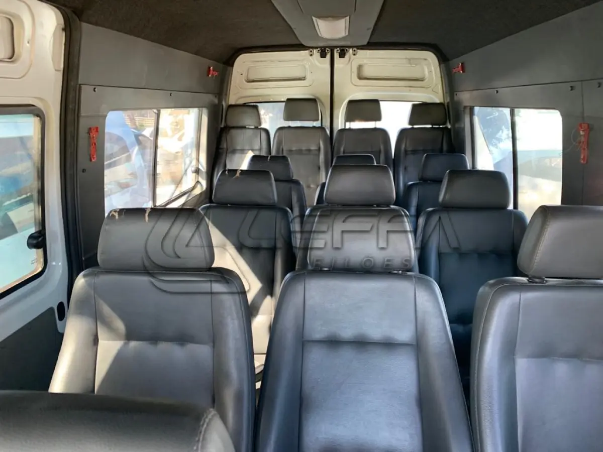LOTE 002 - MICROONIBUS RENAULT MASTER JAEDI, diesel, ano 2012, modelo 2013