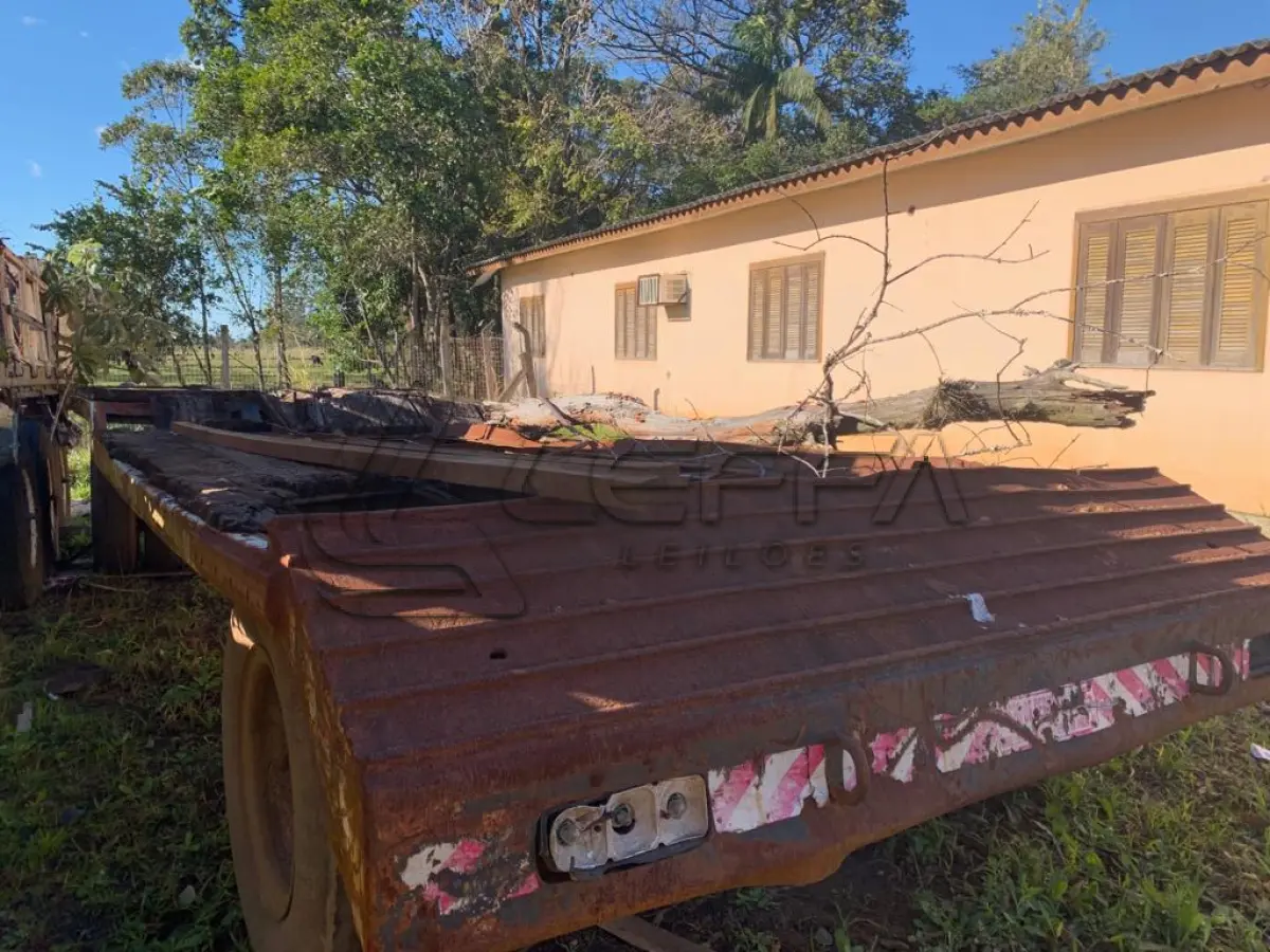 LOTE 003 - REBOQUE CARROÇÃO PARA MÁQUINAS