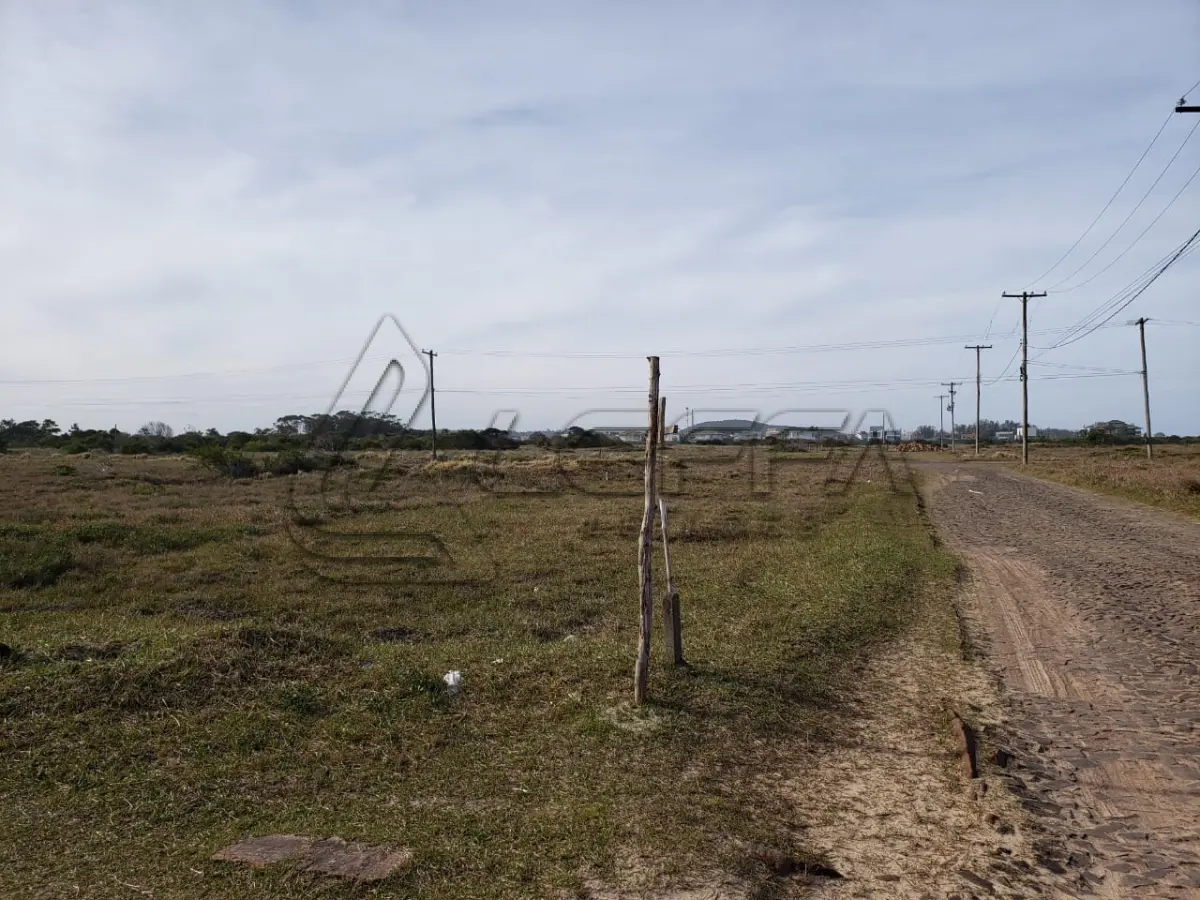 LOTE 002 - UM TERRENO URBANO, na Praia Riviera, lote 09 da quadra 05, em Torres/RS