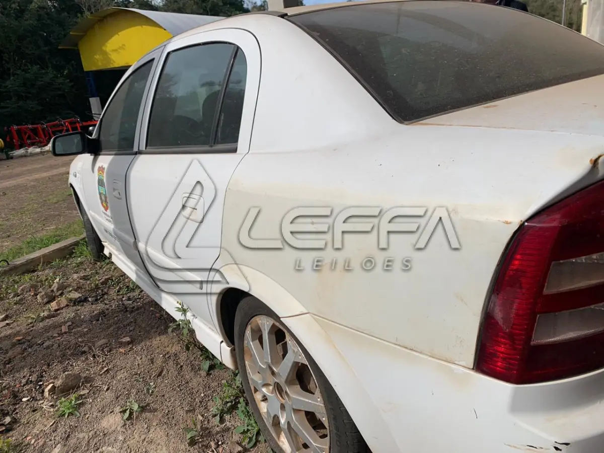 LOTE 001 - GM/ASTRA SEDAN ADVANTAGE , placas IQT-9082, flex, ano e modelo 2010, cor branca