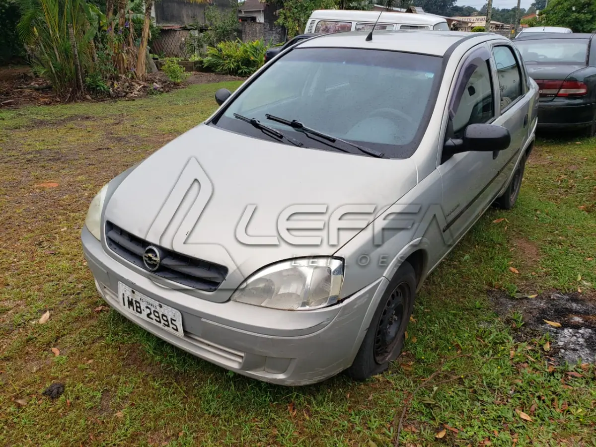 LOTE 004 - UM VEÍCULO GM/CORSA SEDAN PREMIUM, PLACAS IMB-2995