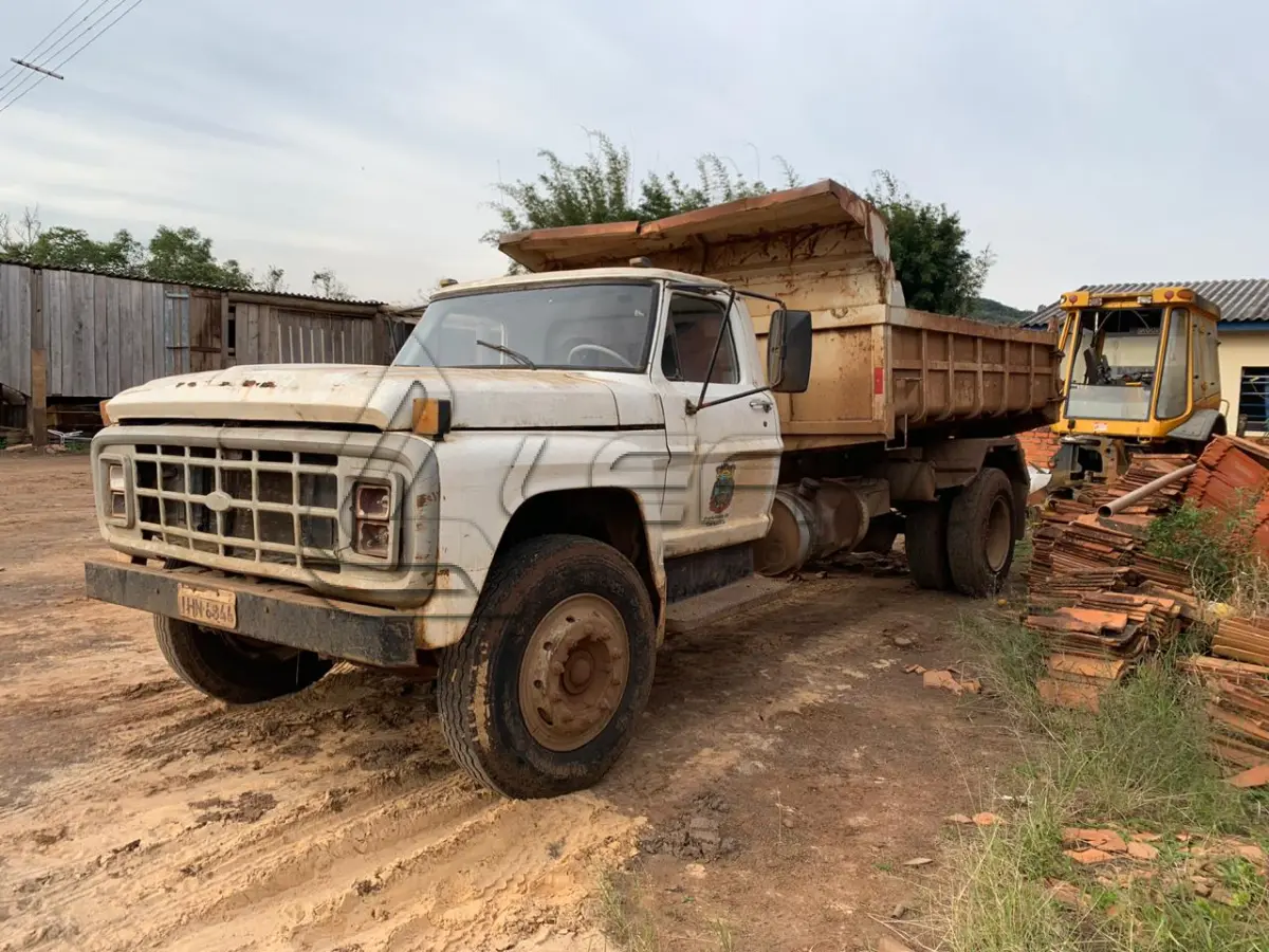 LOTE 002 - CAMINHÃO FORD F14000, placas IHN-6844, diesel, ano e modelo 1990, cor branca