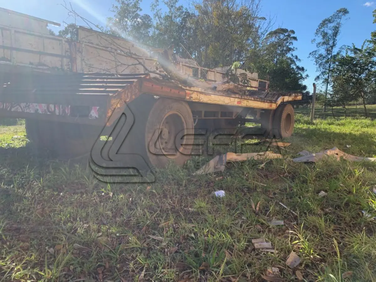 LOTE 003 - REBOQUE CARROÇÃO PARA MÁQUINAS