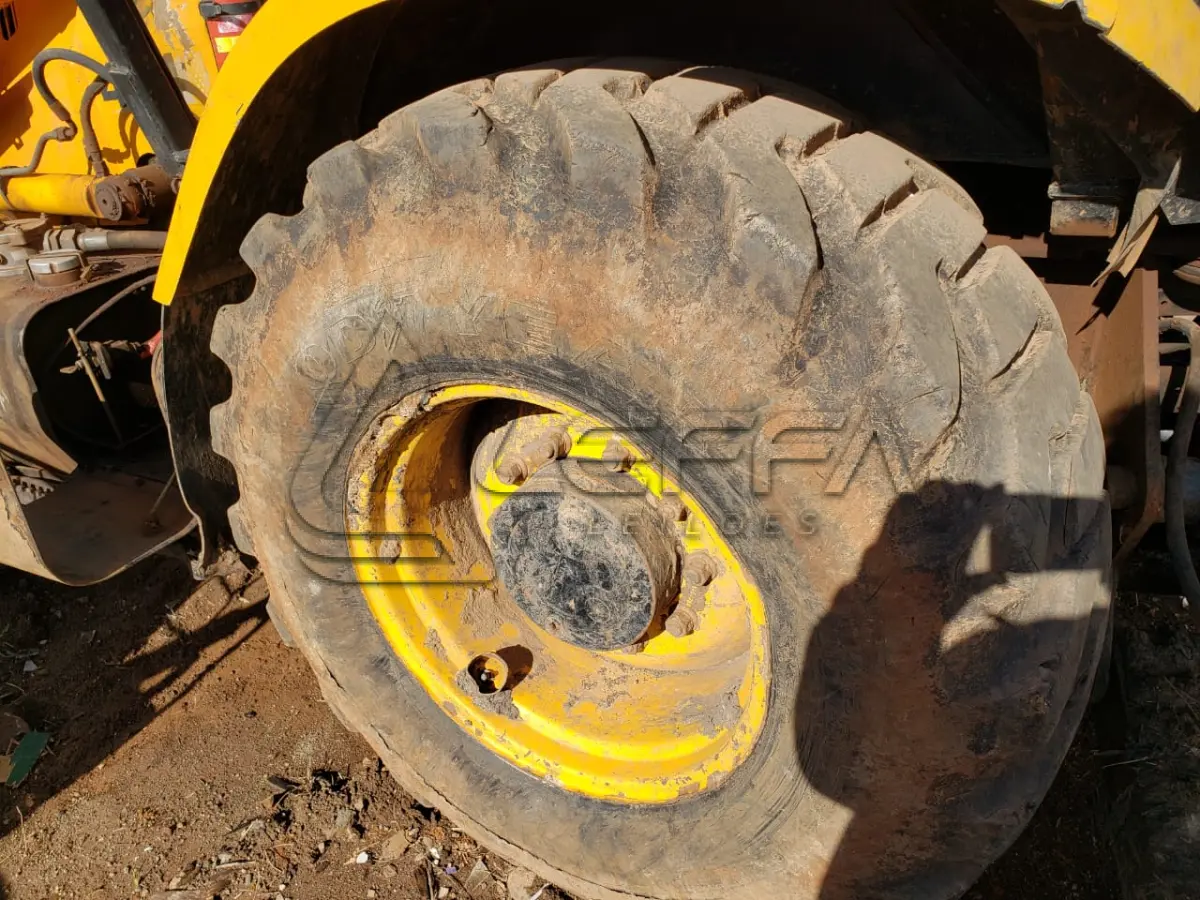 LOTE 004 - RETROESCAVADEIRA RANDON, ano 2013, 4x4