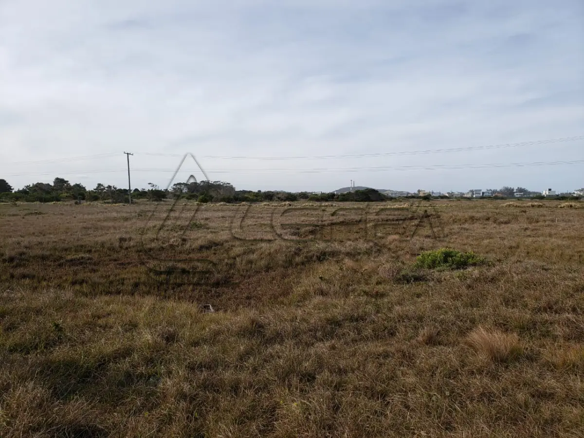 LOTE 002 - UM TERRENO URBANO, na Praia Riviera, lote 09 da quadra 05, em Torres/RS
