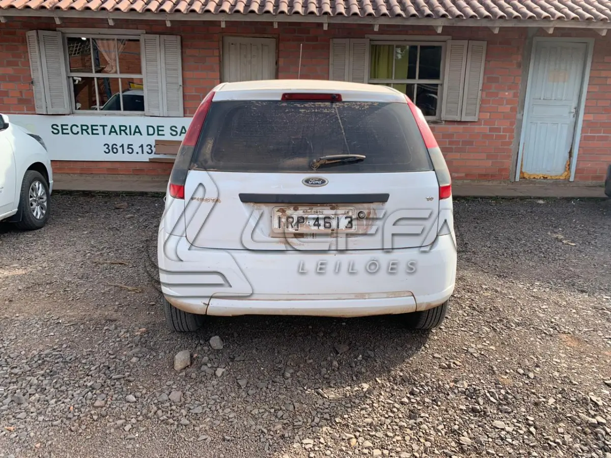 LOTE 008 - VEÍCULO FORD/FIESTA 1.6, placas IRP-4613, flex, ano e modelo 2011, cor branca