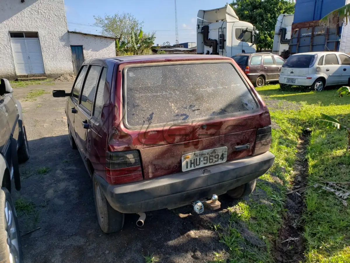 LOTE 008 - UM VEÍCULO FIAT/UNO, ANO E MODELO 1994