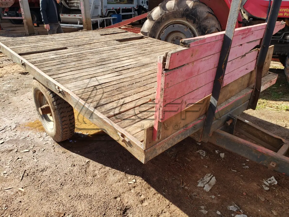 LOTE 001 - CARROÇÃO DE MADEIRA
