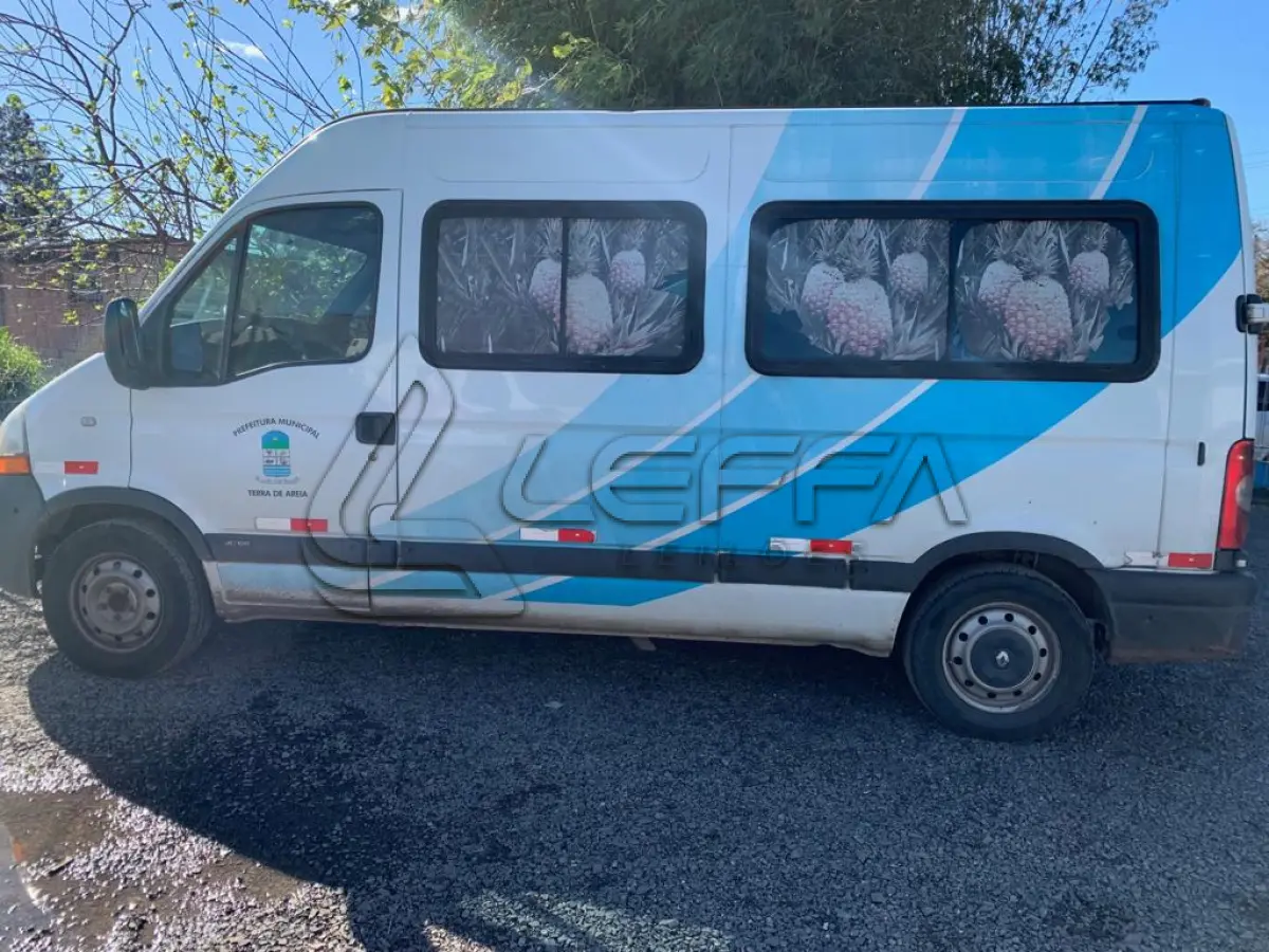 LOTE 002 - MICROONIBUS RENAULT MASTER JAEDI, diesel, ano 2012, modelo 2013