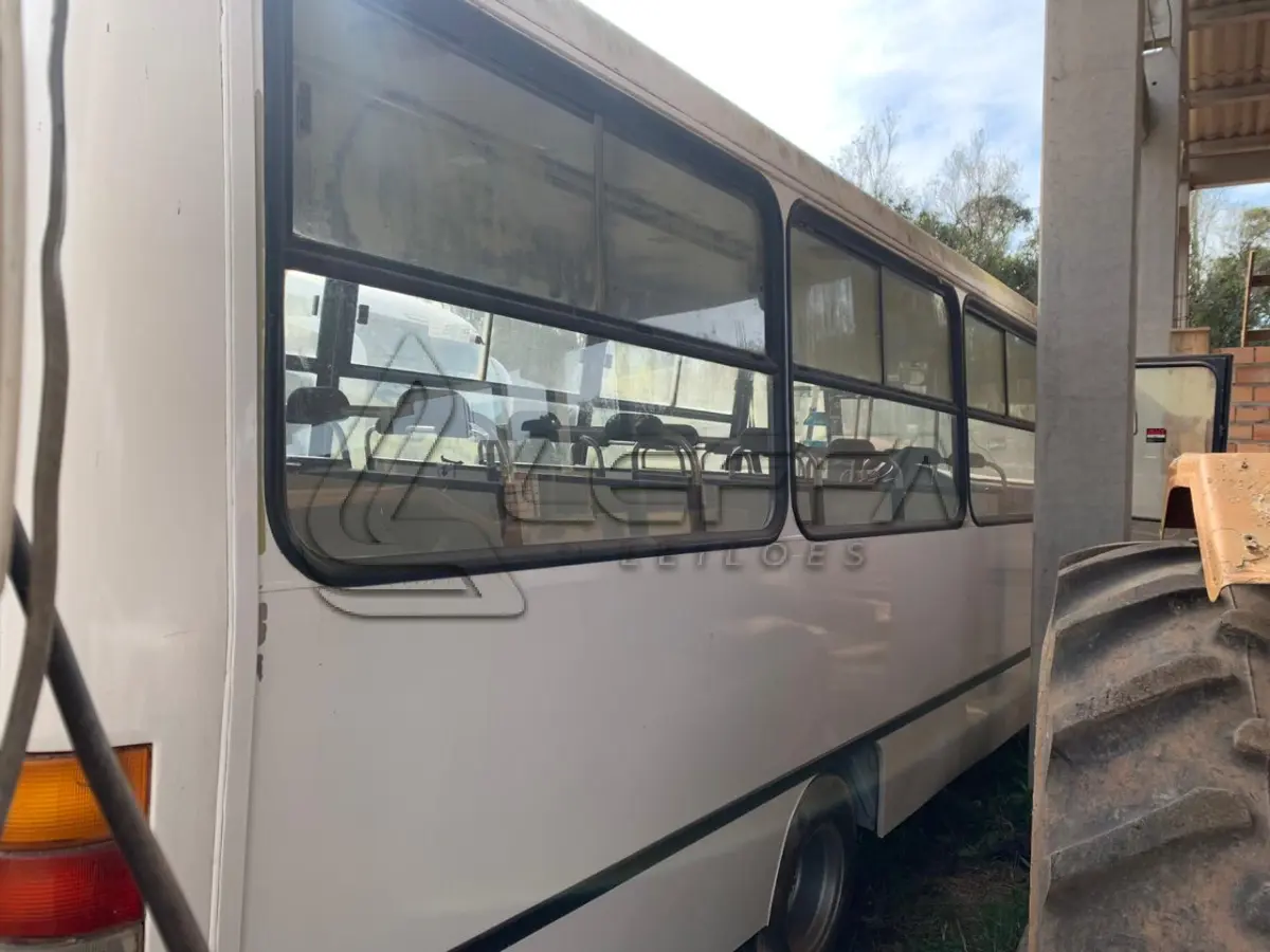 LOTE 009 - MICROONIBUS AGRALE MPOLO SENIOR GVD, placas IIT-0061, diesel, ano e modelo 1999, cor branca.
