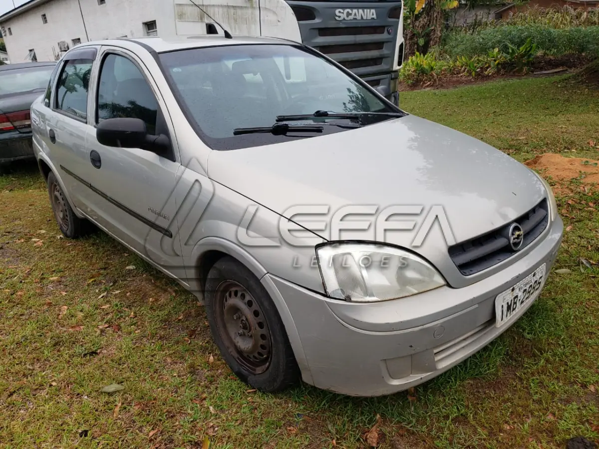 LOTE 004 - UM VEÍCULO GM/CORSA SEDAN PREMIUM, PLACAS IMB-2995