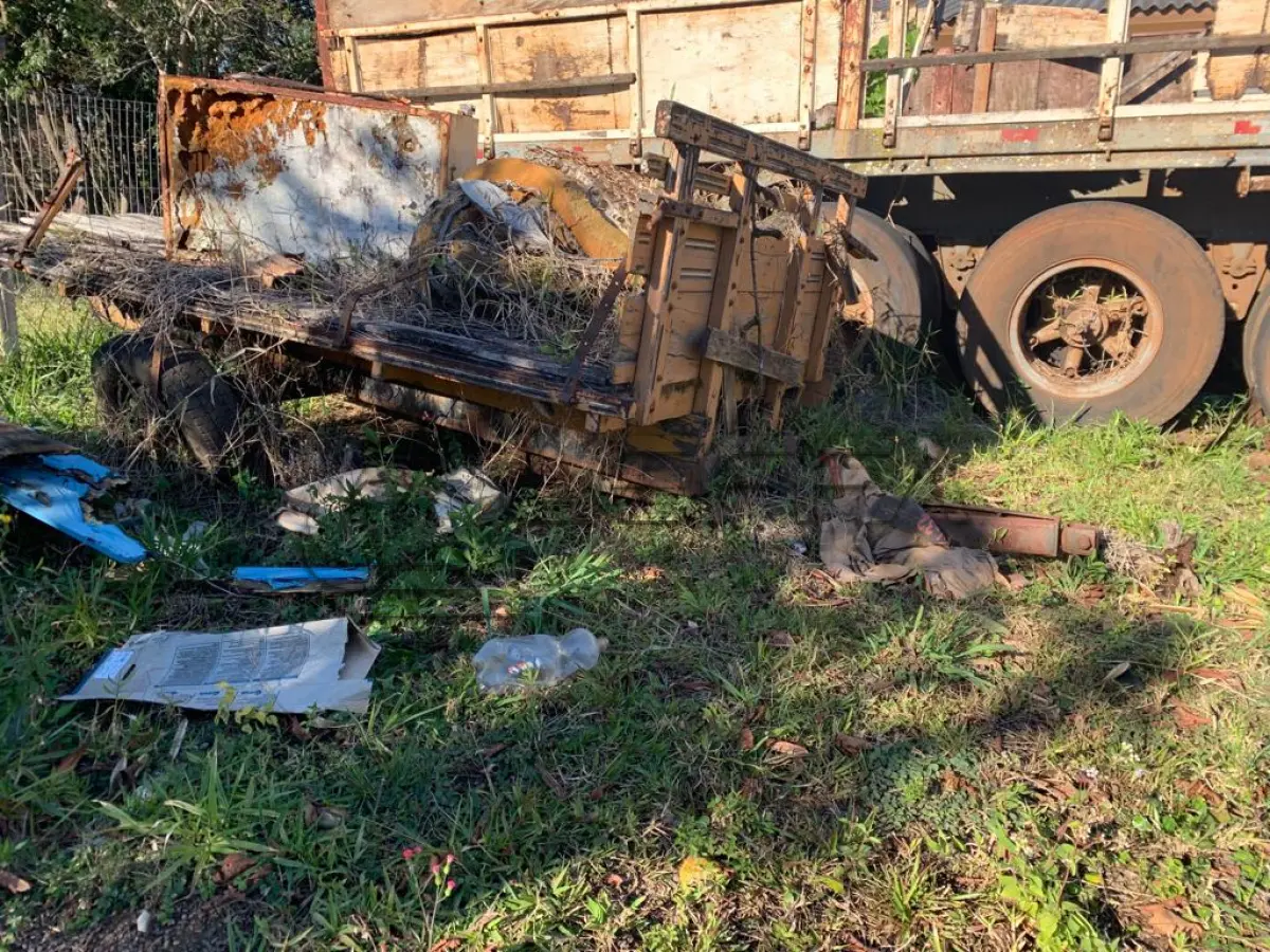 LOTE 010 - SUCATAS DE REBOQUE